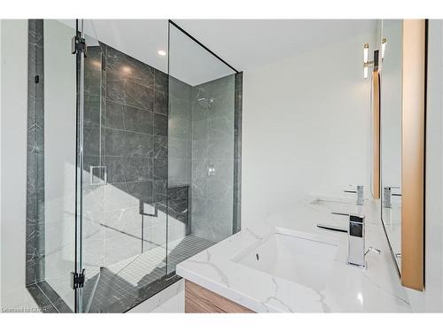 198 Grove Street, Guelph, ON - Indoor Photo Showing Bathroom