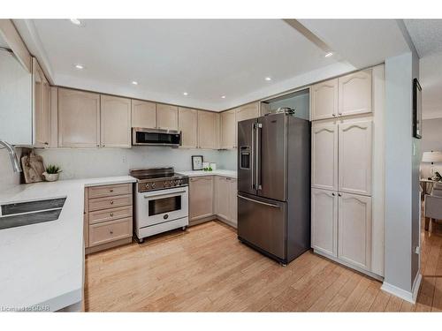 430 Flannery Drive, Fergus, ON - Indoor Photo Showing Kitchen