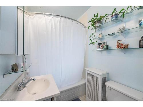 41-43 Suffolk Street W, Guelph, ON - Indoor Photo Showing Bathroom