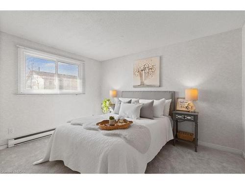 5-169 Elm Ridge Drive, Kitchener, ON - Indoor Photo Showing Bedroom