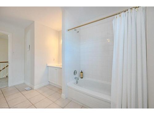 35 Foxwood Crescent, Guelph, ON - Indoor Photo Showing Bathroom