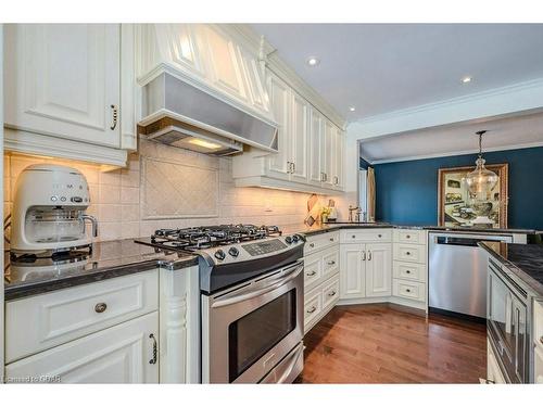 35 Foxwood Crescent, Guelph, ON - Indoor Photo Showing Kitchen With Upgraded Kitchen