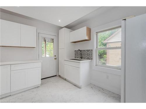 220 Heiman Street, Kitchener, ON - Indoor Photo Showing Kitchen