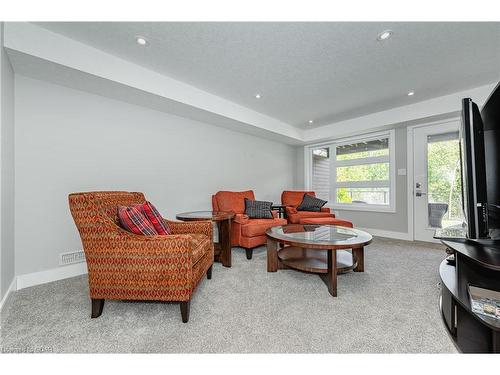 87-60 Arkell Road, Guelph, ON - Indoor Photo Showing Living Room