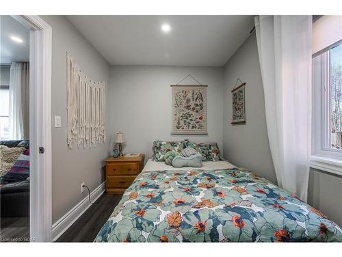 154 Alice Street, Guelph, ON - Indoor Photo Showing Bedroom