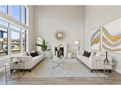 15 Venture Way, Thorold, ON - Indoor Photo Showing Living Room