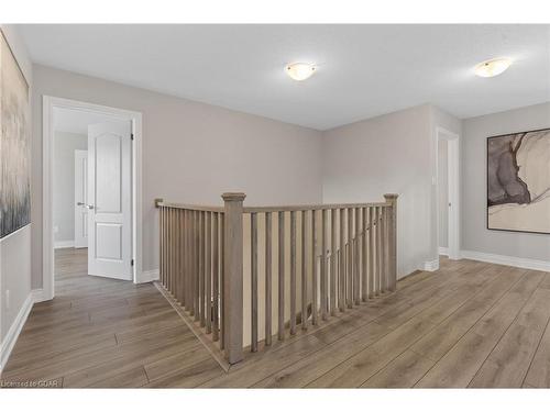15 Venture Way, Thorold, ON - Indoor Photo Showing Other Room