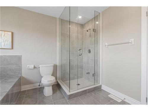 15 Venture Way, Thorold, ON - Indoor Photo Showing Bathroom