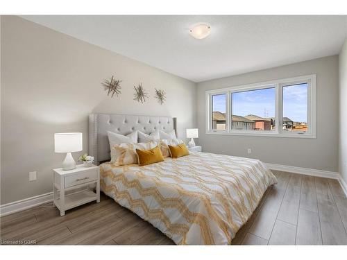 15 Venture Way, Thorold, ON - Indoor Photo Showing Bedroom
