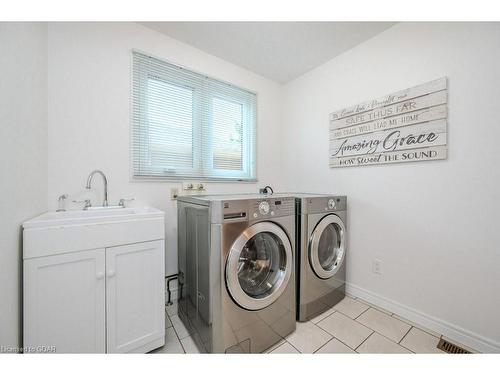 15 Wiltshire Place, Guelph, ON - Indoor Photo Showing Laundry Room