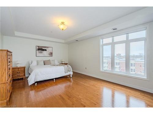 407-65 Bayberry Drive, Guelph, ON - Indoor Photo Showing Bedroom