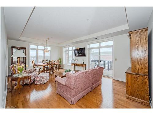 407-65 Bayberry Drive, Guelph, ON - Indoor Photo Showing Living Room