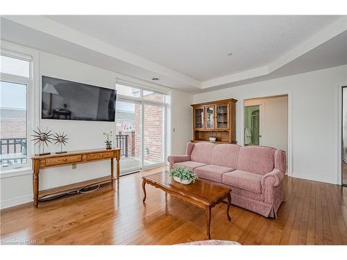 407-65 Bayberry Drive, Guelph, ON - Indoor Photo Showing Living Room