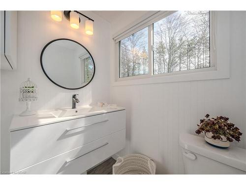 835 Eighth Street, Belwood, ON - Indoor Photo Showing Bathroom