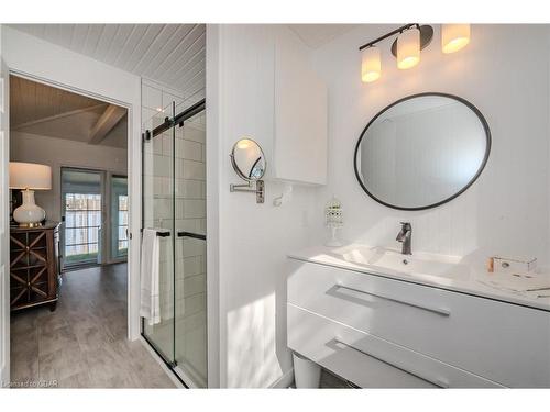 835 Eighth Street, Belwood, ON - Indoor Photo Showing Bathroom