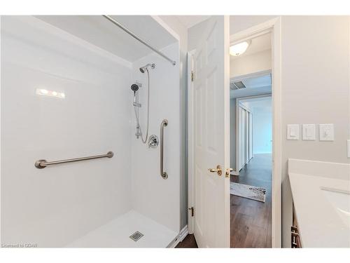 207-20 St George Street, Kitchener, ON - Indoor Photo Showing Bathroom