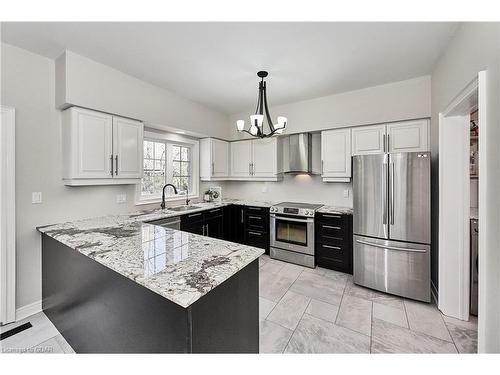7-25 Manor Park Crescent, Guelph, ON - Indoor Photo Showing Kitchen With Upgraded Kitchen