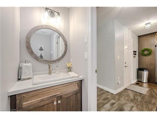 26 Juniper Street, Guelph/Eramosa, ON - Indoor Photo Showing Bathroom