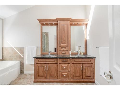 40 Forster Drive, Guelph, ON - Indoor Photo Showing Bathroom