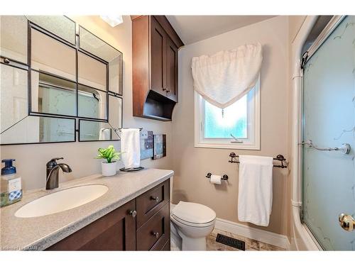 62 Clive Avenue, Guelph, ON - Indoor Photo Showing Bathroom