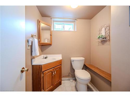 62 Clive Avenue, Guelph, ON - Indoor Photo Showing Bathroom