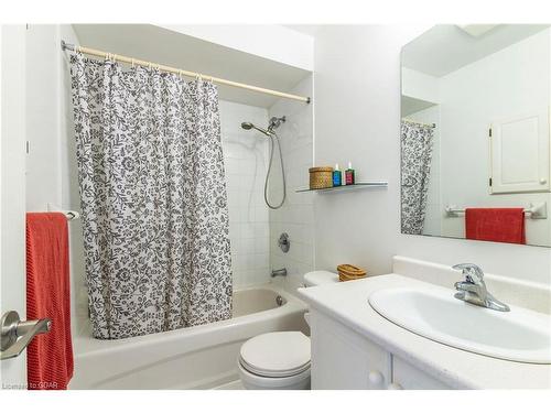 40 Palomino Trail, Georgetown, ON - Indoor Photo Showing Bathroom