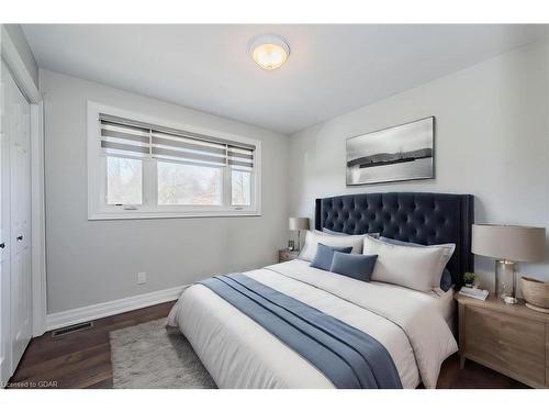 4 Hamilton Drive, Guelph/Eramosa, ON - Indoor Photo Showing Bedroom