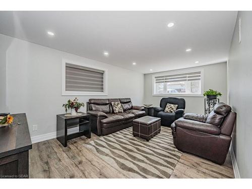 4 Hamilton Drive, Guelph/Eramosa, ON - Indoor Photo Showing Living Room
