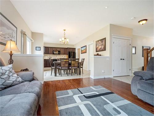 104 Winston Street, Rockwood, ON - Indoor Photo Showing Living Room
