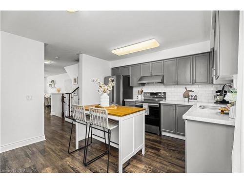 31-50 Strathaven Drive, Mississauga, ON - Indoor Photo Showing Kitchen With Upgraded Kitchen