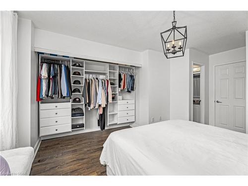 31-50 Strathaven Drive, Mississauga, ON - Indoor Photo Showing Bedroom