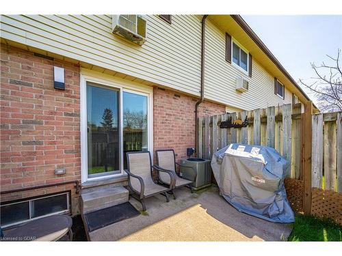 11-40 Silvercreek Parkway N, Guelph, ON - Outdoor With Exterior