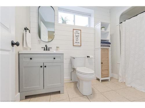 674 Perry Street, Fergus, ON - Indoor Photo Showing Bathroom