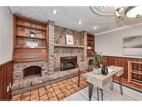 299 Metcalfe Street, Guelph, ON - Indoor Photo Showing Living Room With Fireplace