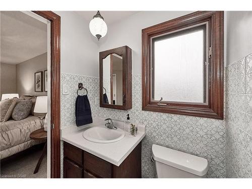 299 Metcalfe Street, Guelph, ON - Indoor Photo Showing Bathroom