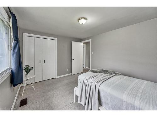 299 Metcalfe Street, Guelph, ON - Indoor Photo Showing Bedroom