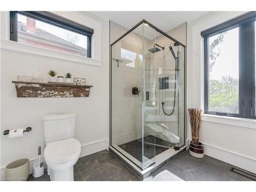 303 St Andrew Street E, Fergus, ON - Indoor Photo Showing Bathroom