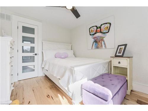 303 St Andrew Street E, Fergus, ON - Indoor Photo Showing Bedroom