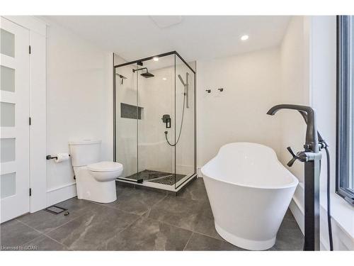 303 St Andrew Street E, Fergus, ON - Indoor Photo Showing Bathroom