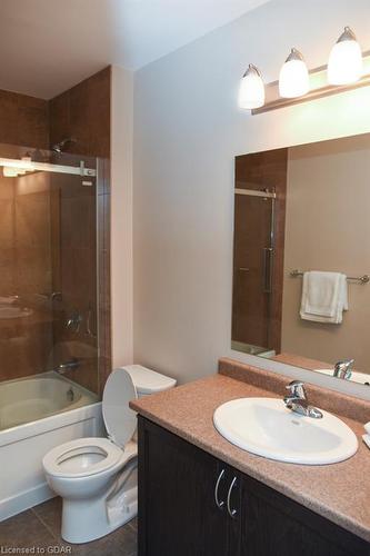 209-2 Colonial Drive, Guelph, ON - Indoor Photo Showing Bathroom