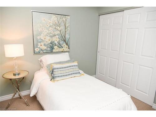 209-2 Colonial Drive, Guelph, ON - Indoor Photo Showing Bedroom