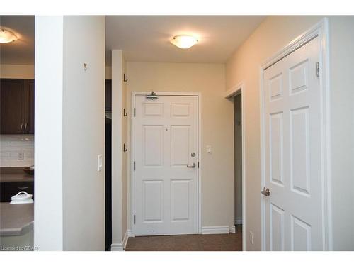209-2 Colonial Drive, Guelph, ON - Indoor Photo Showing Other Room