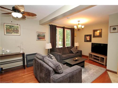7011 6 Highway, Tobermory, ON - Indoor Photo Showing Living Room