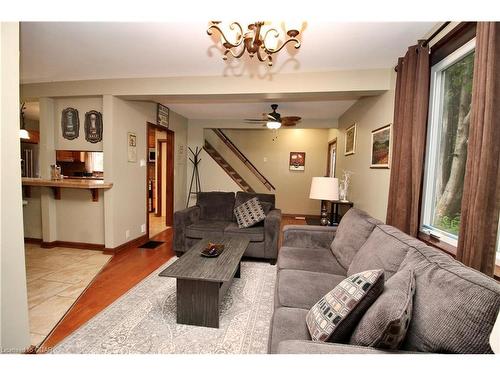 7011 6 Highway, Tobermory, ON - Indoor Photo Showing Living Room