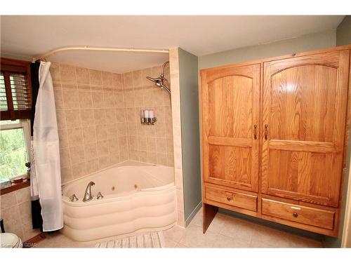 7011 6 Highway, Tobermory, ON - Indoor Photo Showing Bathroom