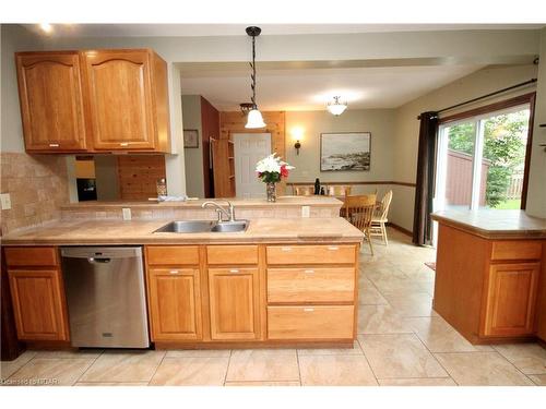 7011 6 Highway, Tobermory, ON - Indoor Photo Showing Kitchen