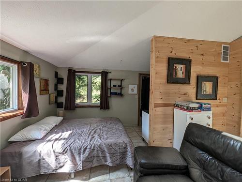 7011 6 Highway, Tobermory, ON - Indoor Photo Showing Bedroom