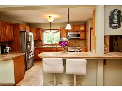 7011 6 Highway, Tobermory, ON - Indoor Photo Showing Kitchen