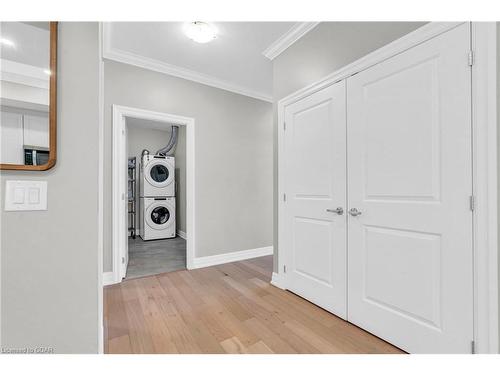 1009-1880 Gordon Street, Guelph, ON - Indoor Photo Showing Laundry Room