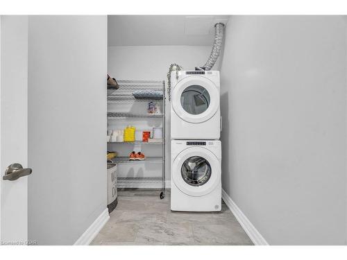 1009-1880 Gordon Street, Guelph, ON - Indoor Photo Showing Laundry Room